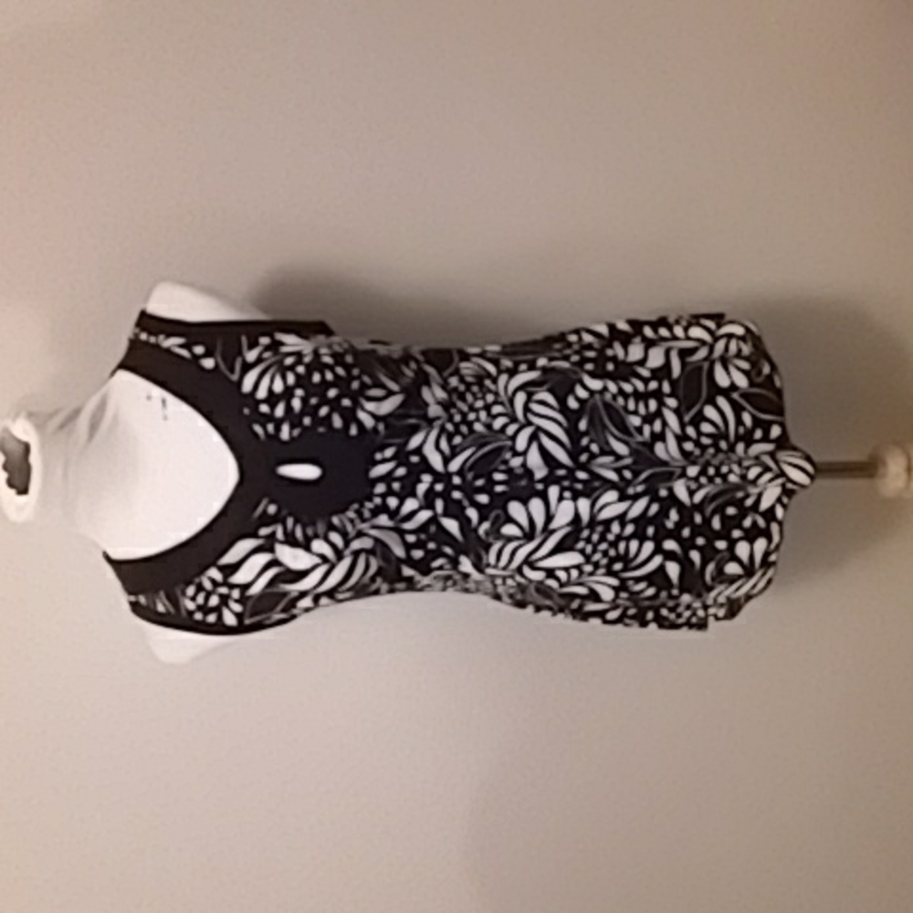Studio 1940 Black & White Sleeveless Top